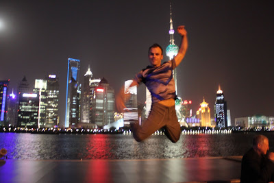 Power Acrobats zur Weltpremiere des 21st Century Beetle in Shanghai